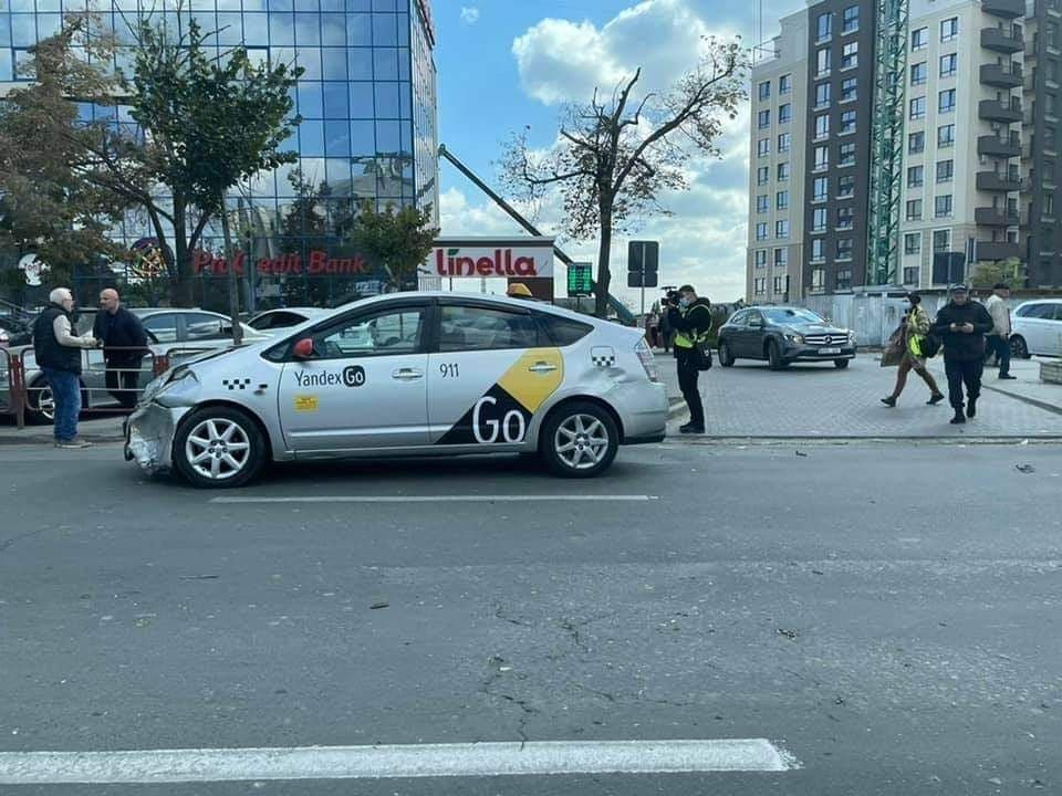 У Цирка произошло ДТП с участием автомобиля полиции и такси