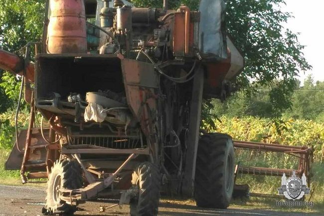 В Слободзейском районе комбайн столкнулся с легковушкой: три человека пострадали