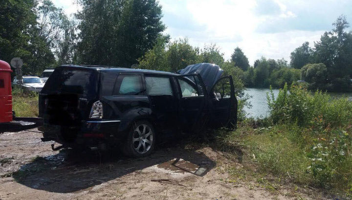 Упал в канал: в Mercedes GL было десять человек, пятеро погибли