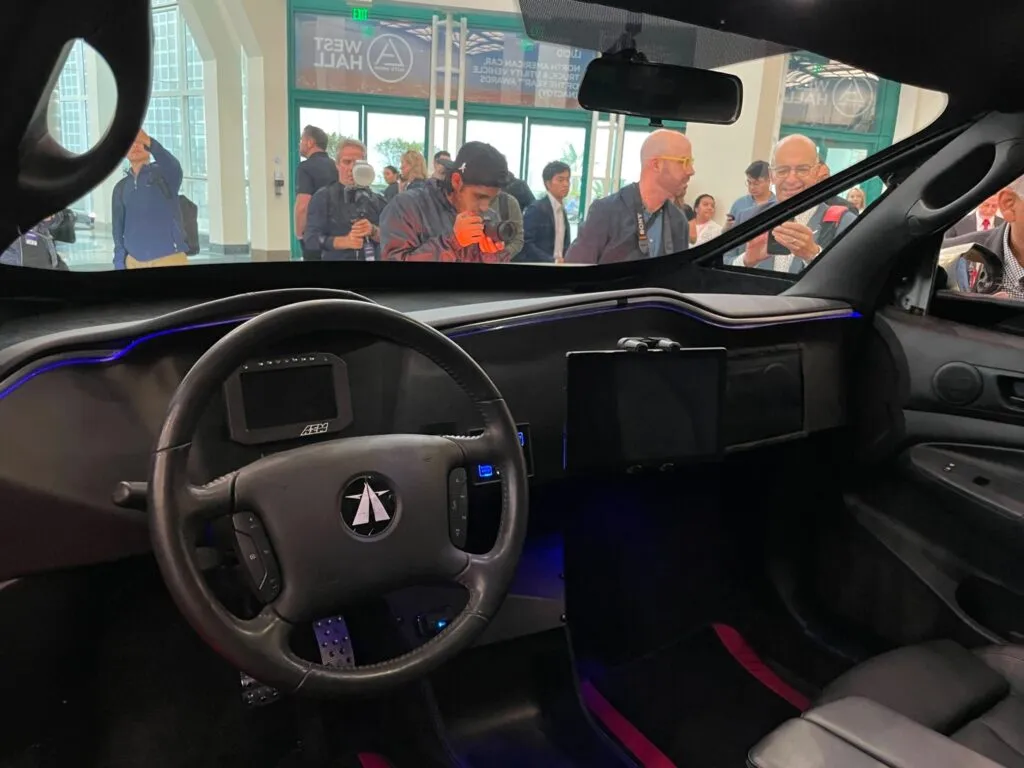 Подделку под Cybertruck выпустили раньше самого электропикапа Tesla