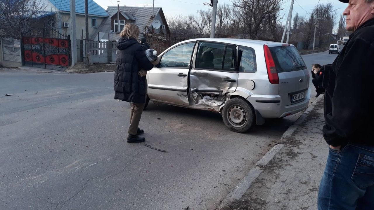 В столице произошла авария: столкнулись две легковушки и грузовик