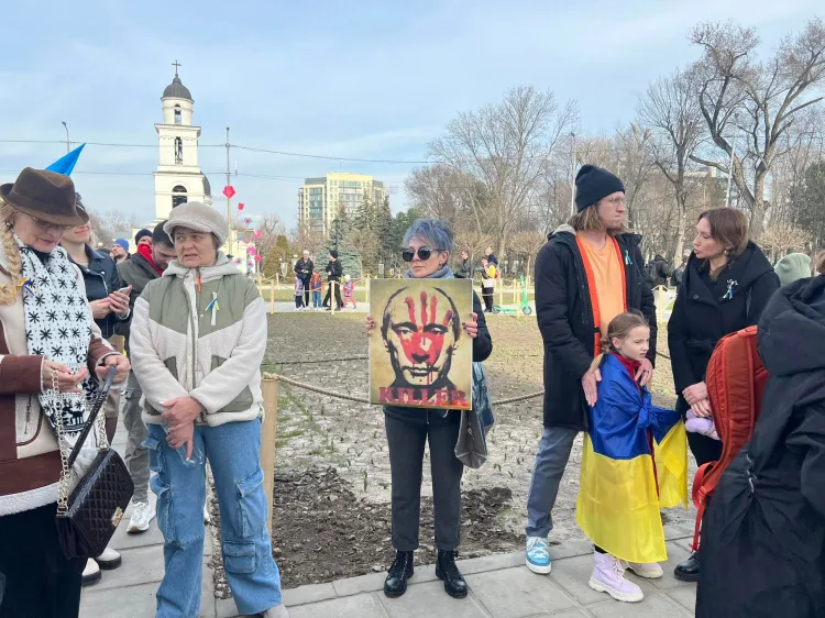 В Кишиневе проходит марш, приуроченный ко второй годовщине начала войны в Украине