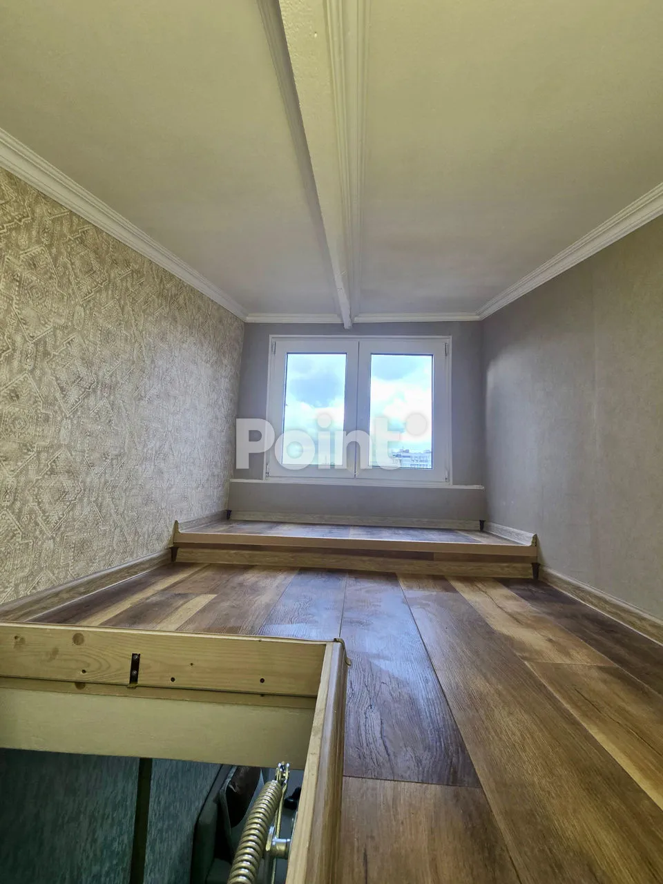 În Capitală se vinde o mansardă în care trebuie să urci pe o scară pliabilă