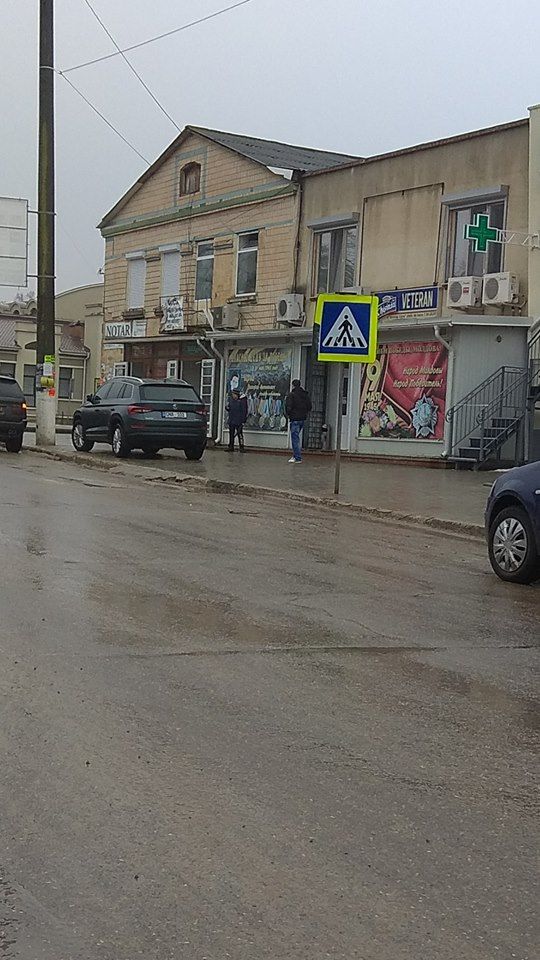 В Сети обсуждают, что в Новых Аненах «блатные» паркуются как хотят