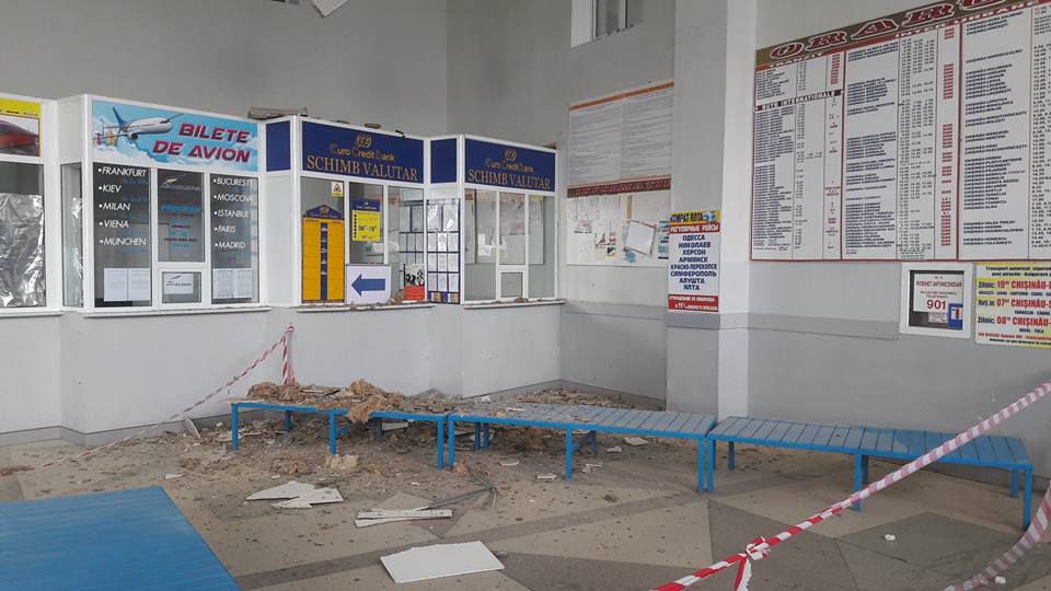 На Южном автовокзале столицы обваливается потолок