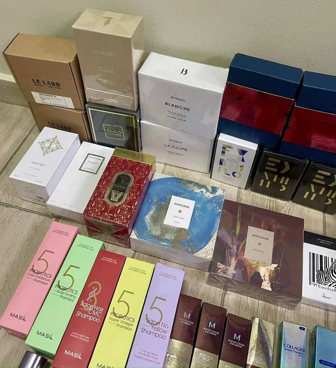 Un lot nedeclarat de produse cosmetice și de parfumerie, confiscat de vameși