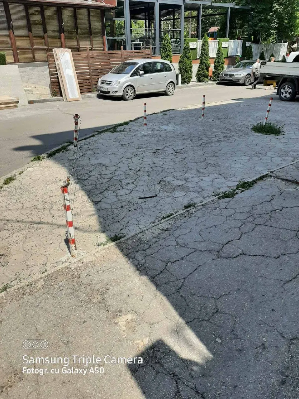 На Ботанике продолжается демонтаж шлагбаумов и других конструкций
