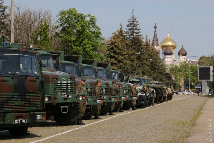 На Куликово поле в Одессе вывели военную технику