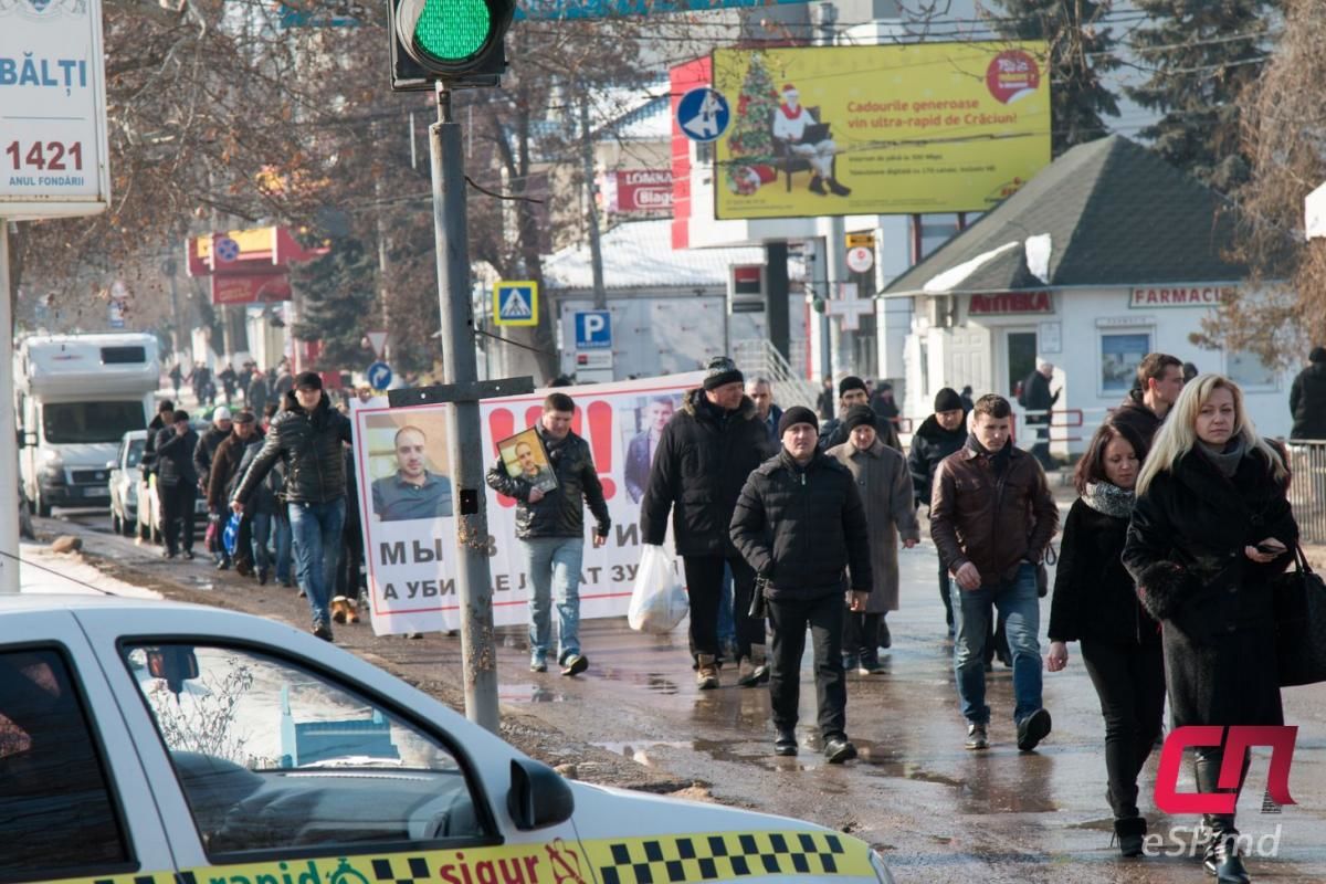 Друзья убитых в прошлом году бельчан протестовали против затягивания дела