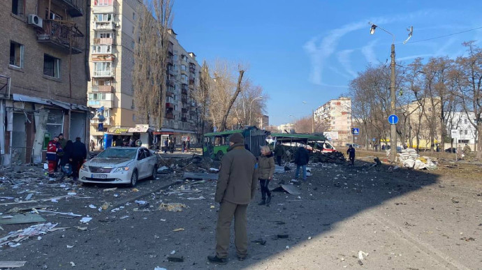Над Киевом сбили ракету, ее обломки попали на дом, погиб человек