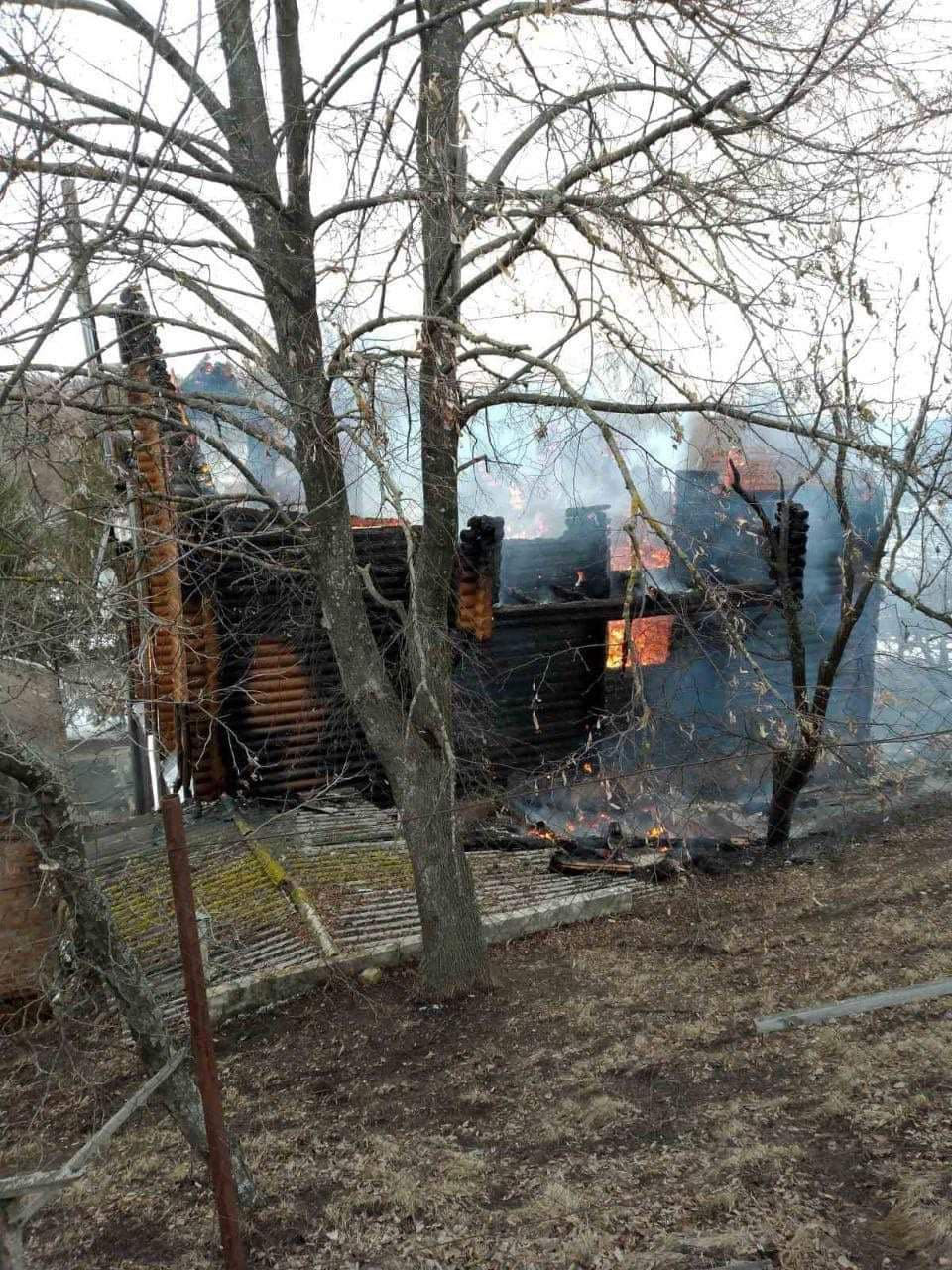 Из-за ударов по Харькову произошли десятки пожаров, погибли не менее 4 человек