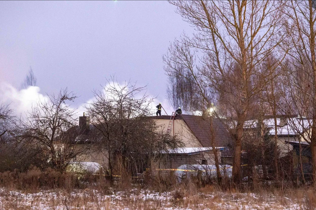 В Вильнюсе грузовой самолет упал на двухэтажный жилой дом