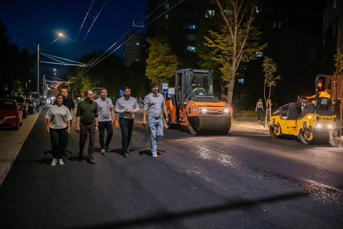 Chișinăul verde: O stradă din Capitală prinde viață cu o nouă alee de copaci