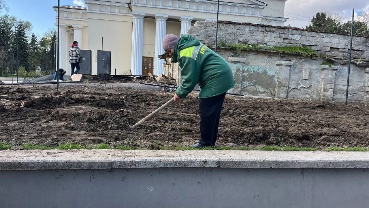 В столице ведутся работы по обустройству территории за Кафедральным собором