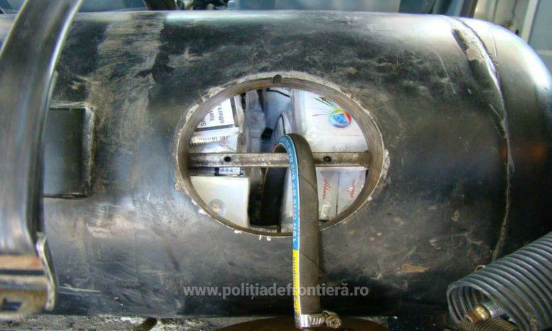 Un moldovean avea ascunse în butelia de gaz a maşinii peste 4.000 de ţigarete de contrabandă