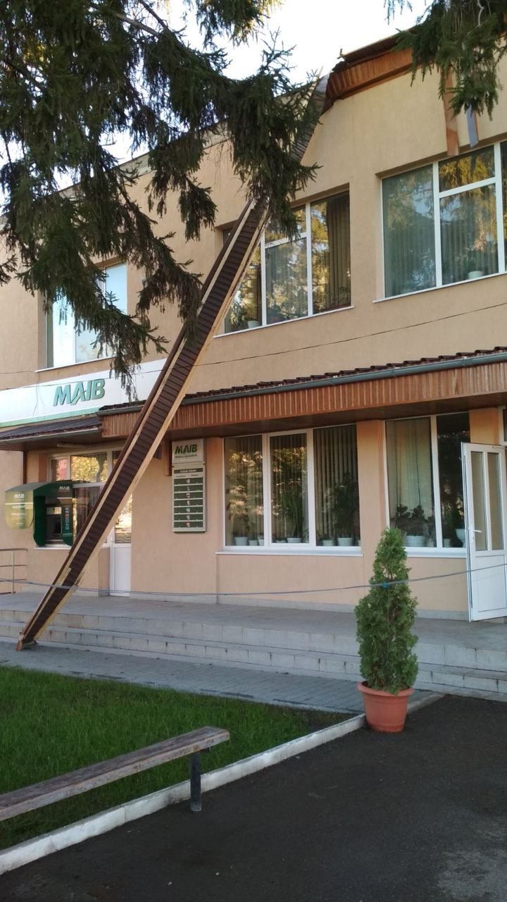 В Сорокском районе сорвало крышу сельской мэрии