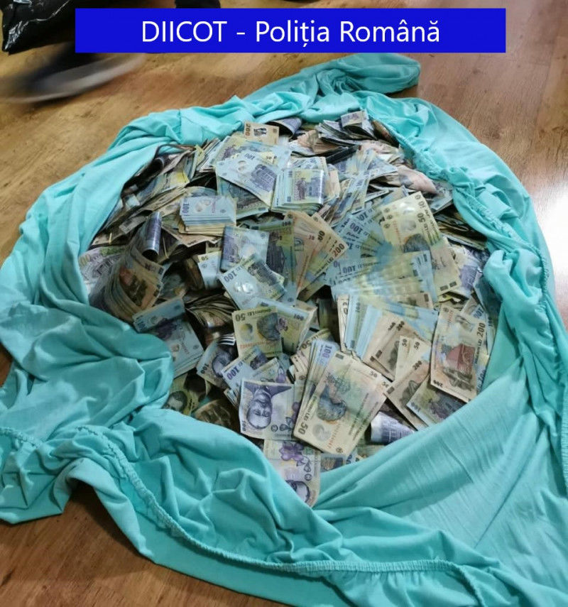 В Румынии при обыске у наркоторговца деньги находили в чемоданах и матрасах