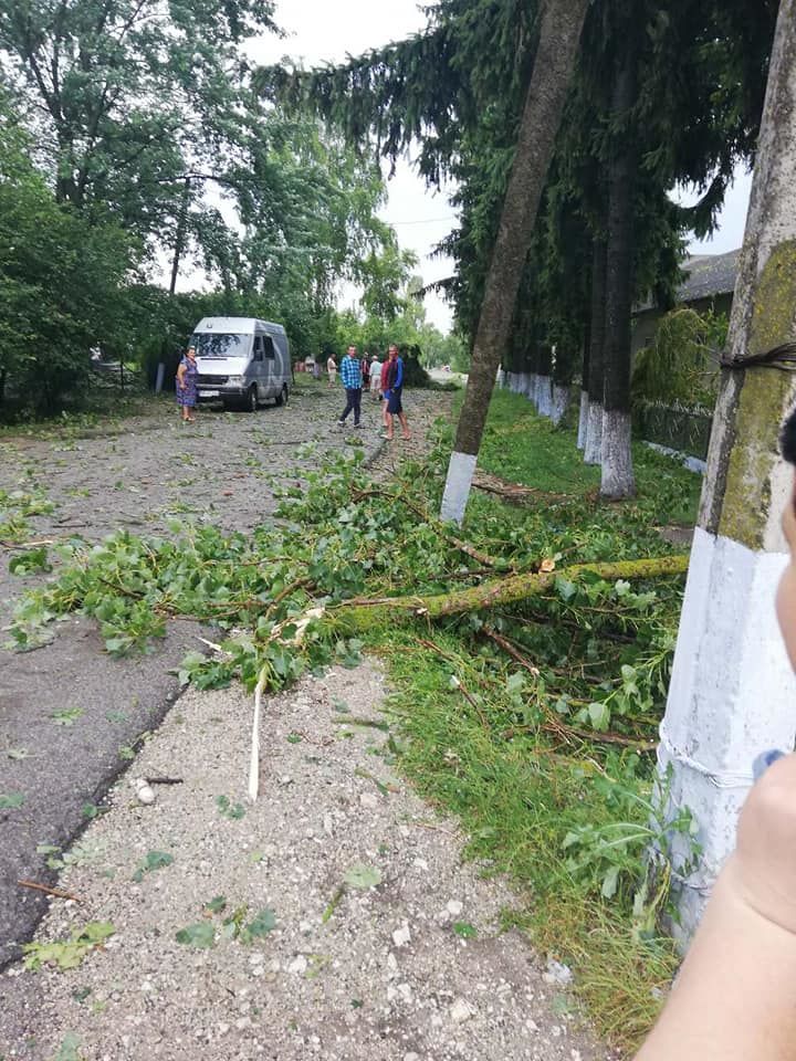 В Бричанах выпал крупный град