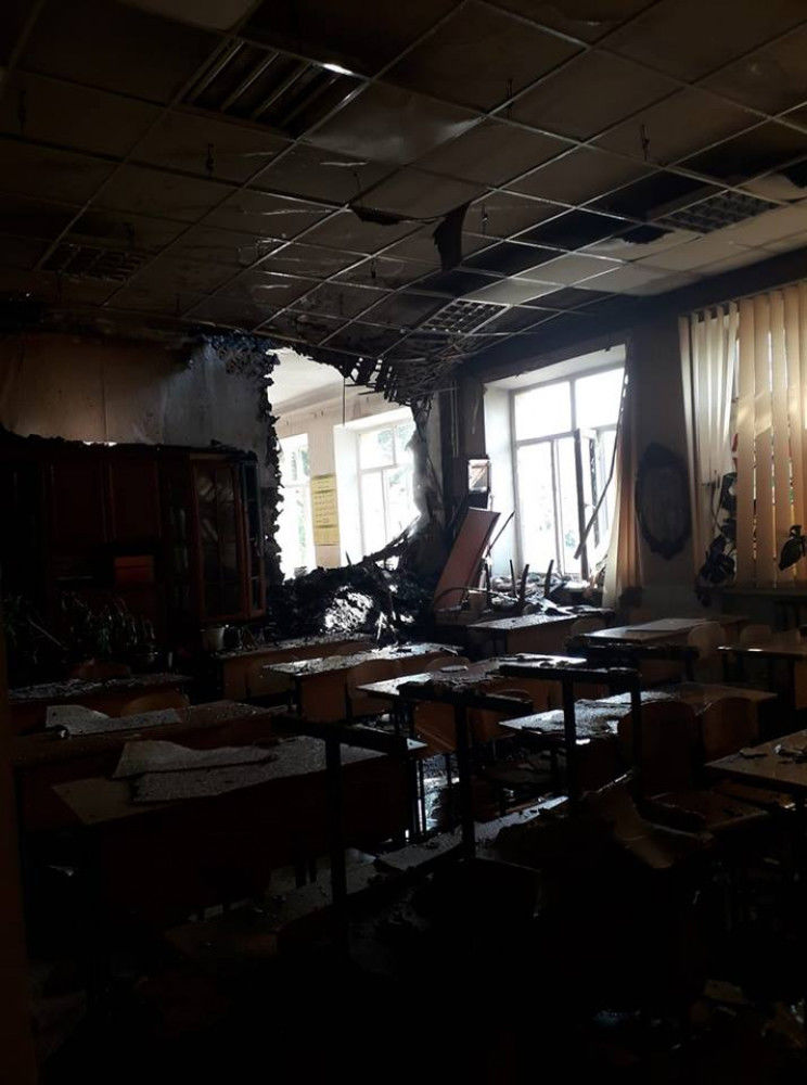 На севере Одесской области молния попала в школу: пожар уничтожил целый этаж