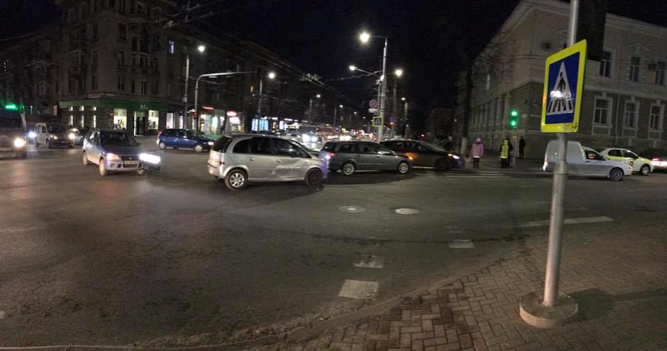 Авария в центре Кишинева стала причиной большой пробки