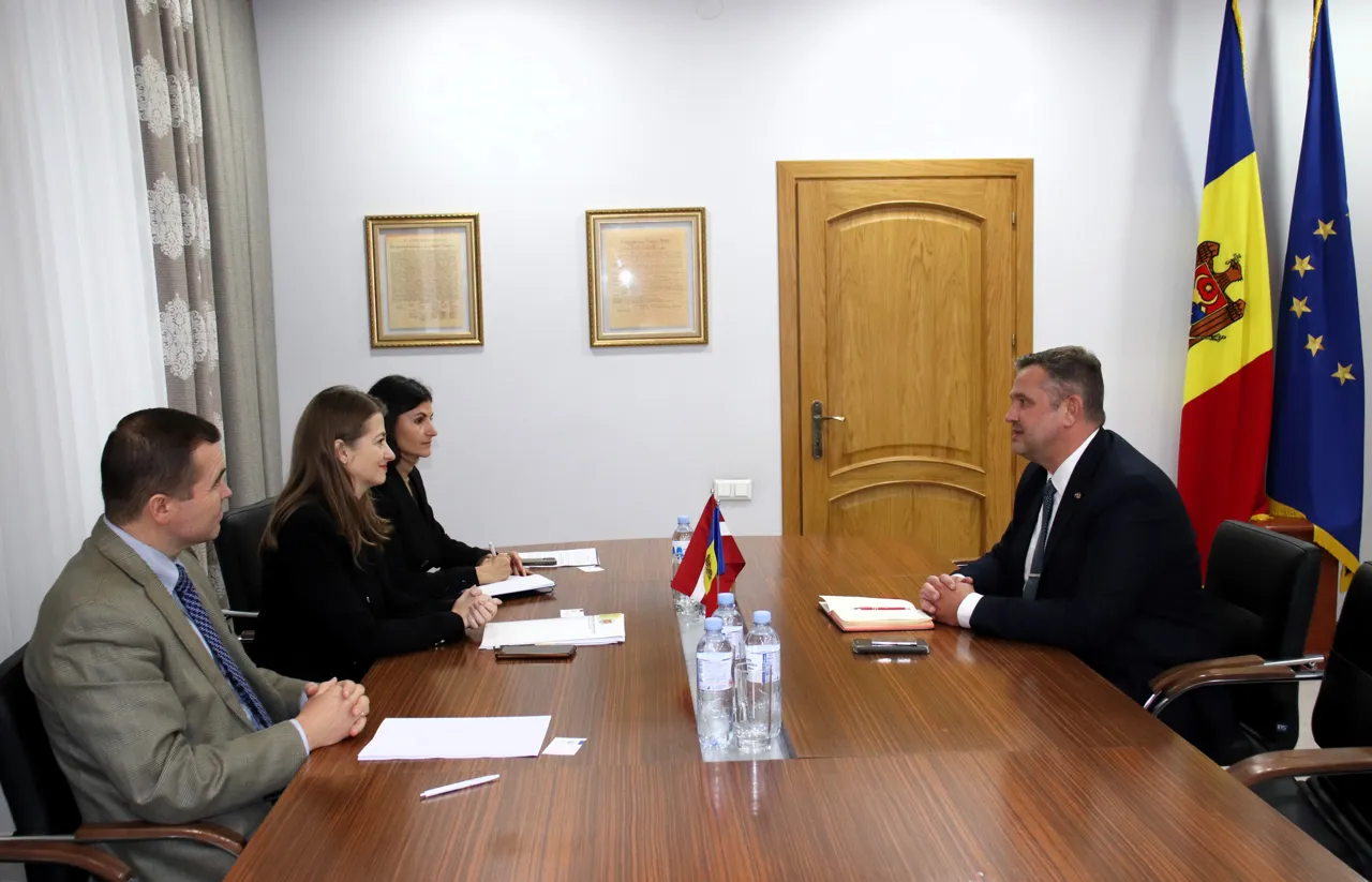 Минюст: Планируется работа по признанию в Латвии документов, выданных в Молдове