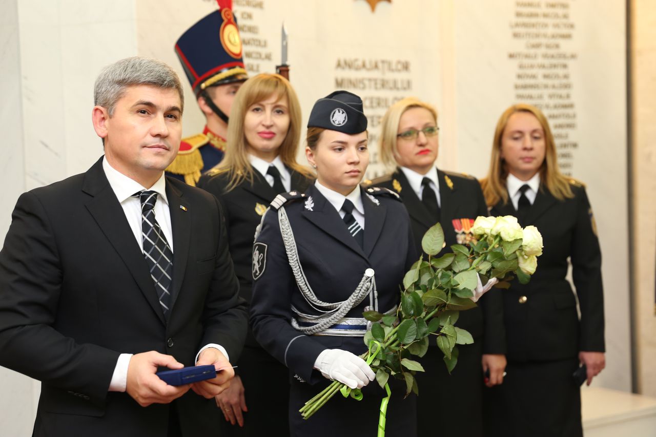 Жиздан повысил восемь сотрудников МВД до звания "главный комиссар"