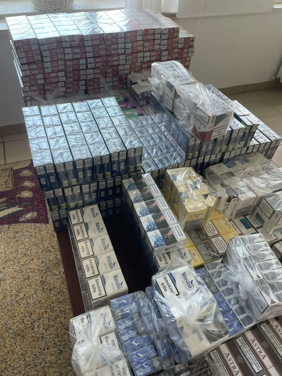 Un lot mare de țigări de contrabandă, confiscat în nordul Moldovei