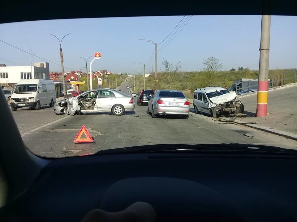 На Чеканах столкнулись два легковых автомобиля
