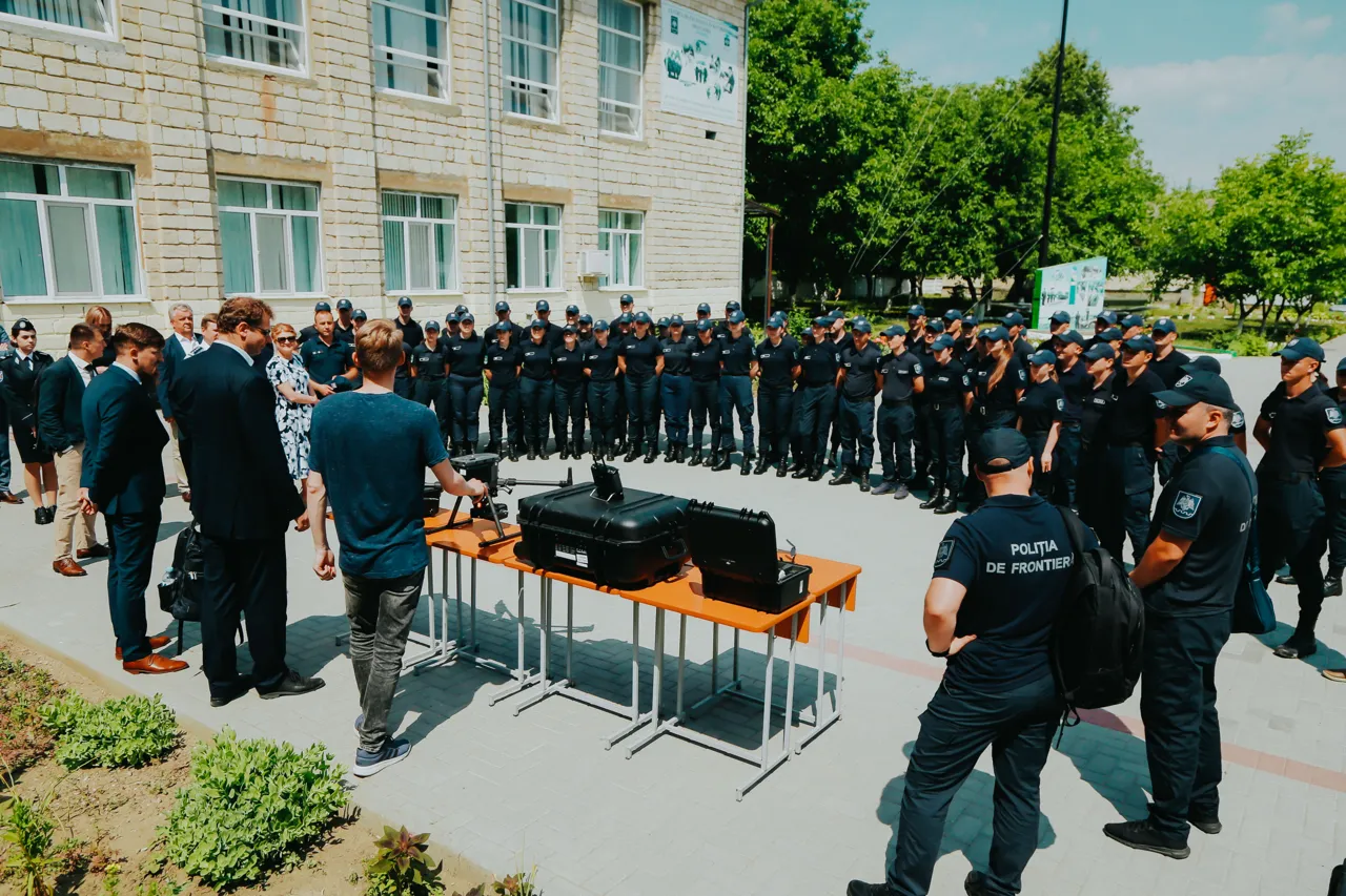 Пограничникам предоставили дроны и мобильную наблюдательную вышку для контроля границ
