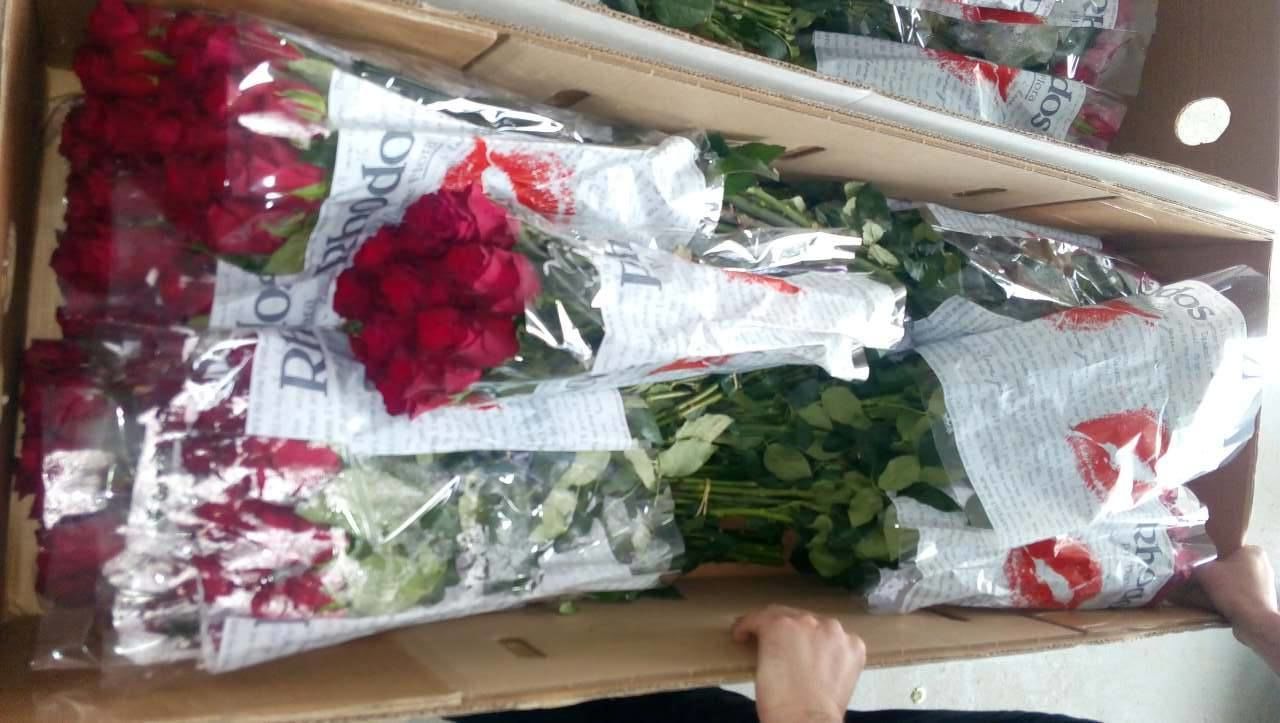 Таможенники конфисковали у бельцкого предпринимателя 4 тыс. цветов
