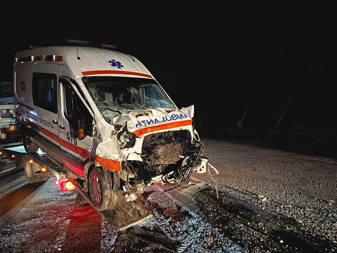 В ДТП со скорой помощью пострадали три медработника: санитара прооперируют в Кишиневе