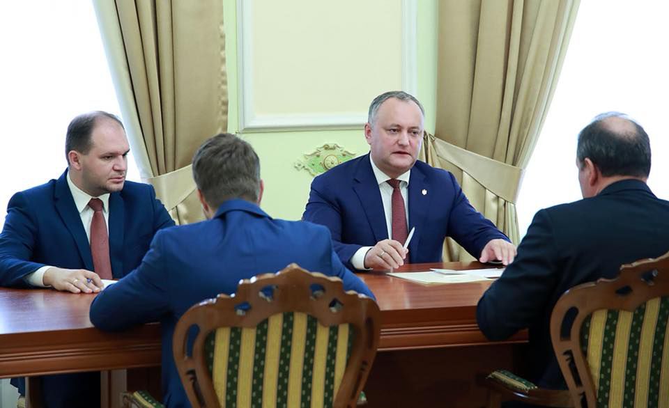 Igor Dodon l-a invitat pe Klaus Iohannis să viziteze Republica Moldova