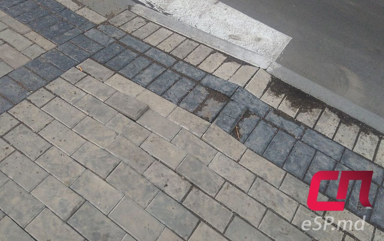 В Бельцах тротуарная плитка встала дыбом