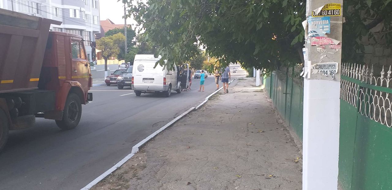 В Комрате микроавтобус сбил женщину