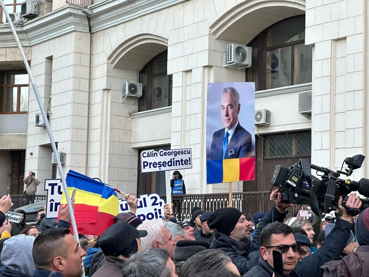 Сторонники Джорджеску в Румынии устроили протест у Генпрокуратуры