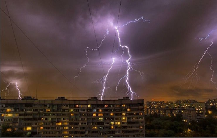 Конец света в Москве: самые яркие фото "апокалиптической" грозы