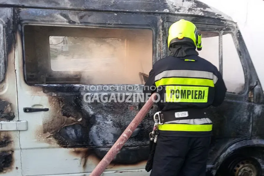 В Чок-Майдане сгорел микроавтобус