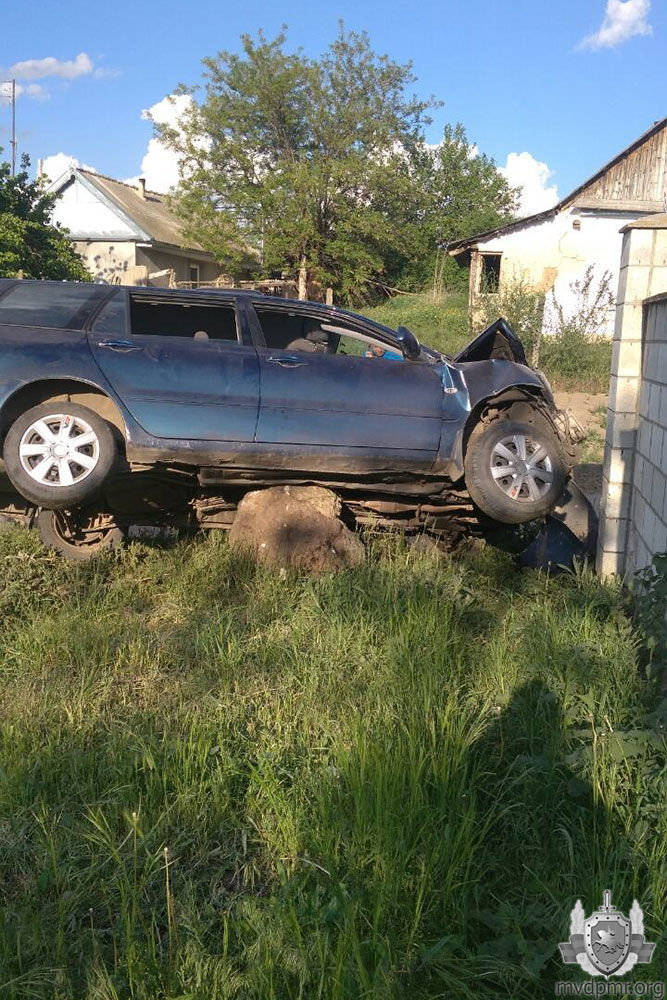 В Слободзее машина наскочила на придорожный камень: водитель впал в кому