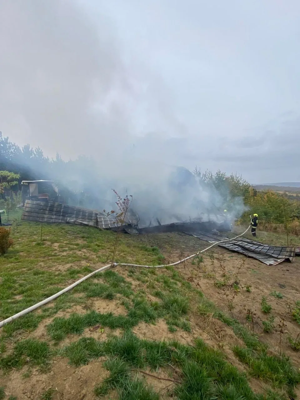 Un incendiu a distrus complet o căsuță de pe teritoriul unei pensiuni din Hâncești