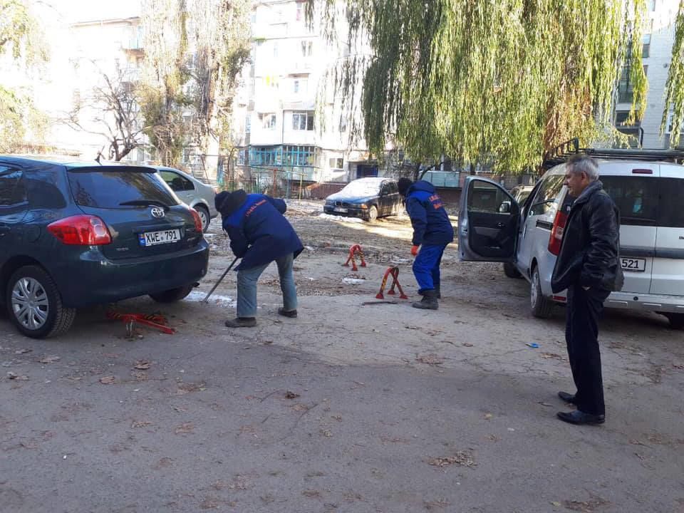 На Буюканах демонтировали парковочные барьеры, блокировавшие доступ транспорту