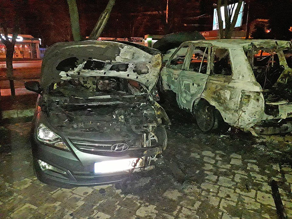На Ботанике сгорел припаркованный автомобиль