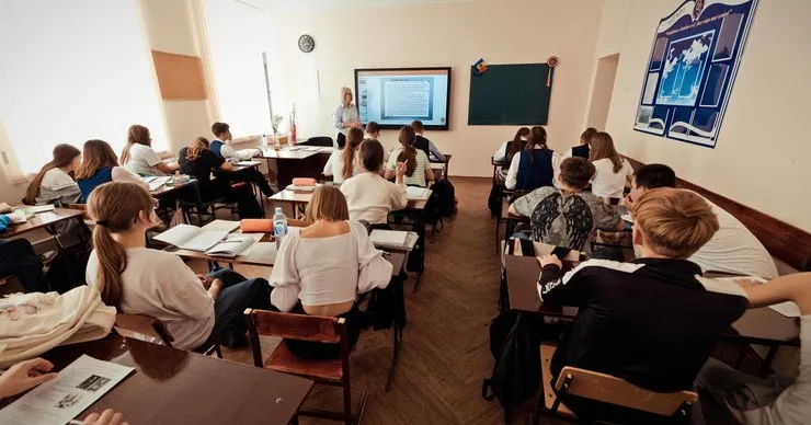 A.S.I.C.S. подарила интерактивную доску лицею «Онисифор Гибу» в Оргееве
