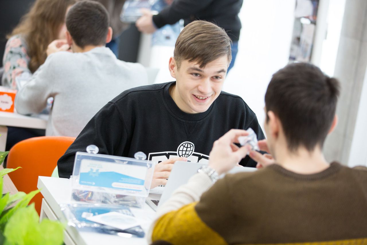 Experienţe digitale incomparabile la Orange WiFi Cafe ®