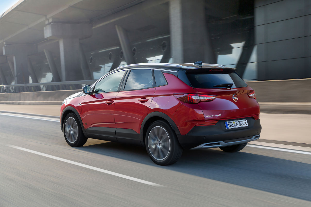 Opel выпустил первый в своей истории подключаемый гибрид