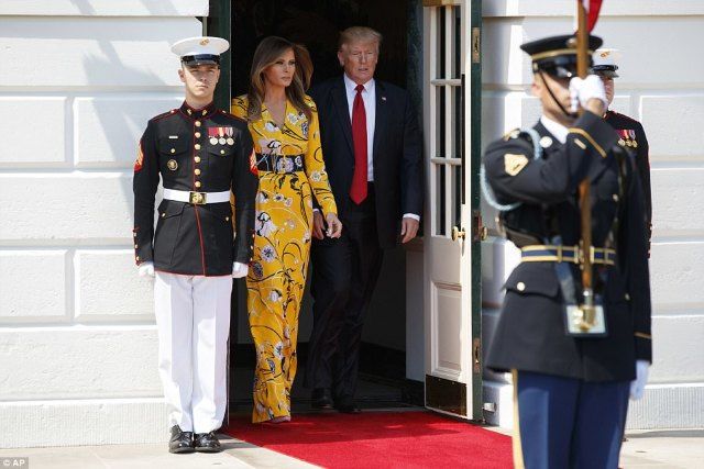 Melania Trump a făcut senzație la Casa Albă într-o rochie galbenă