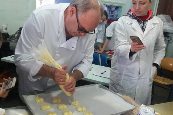 В Чадыр-Лунге прошли курсы по подготовке поваров-кондитеров: Сертификаты получили 30 участников