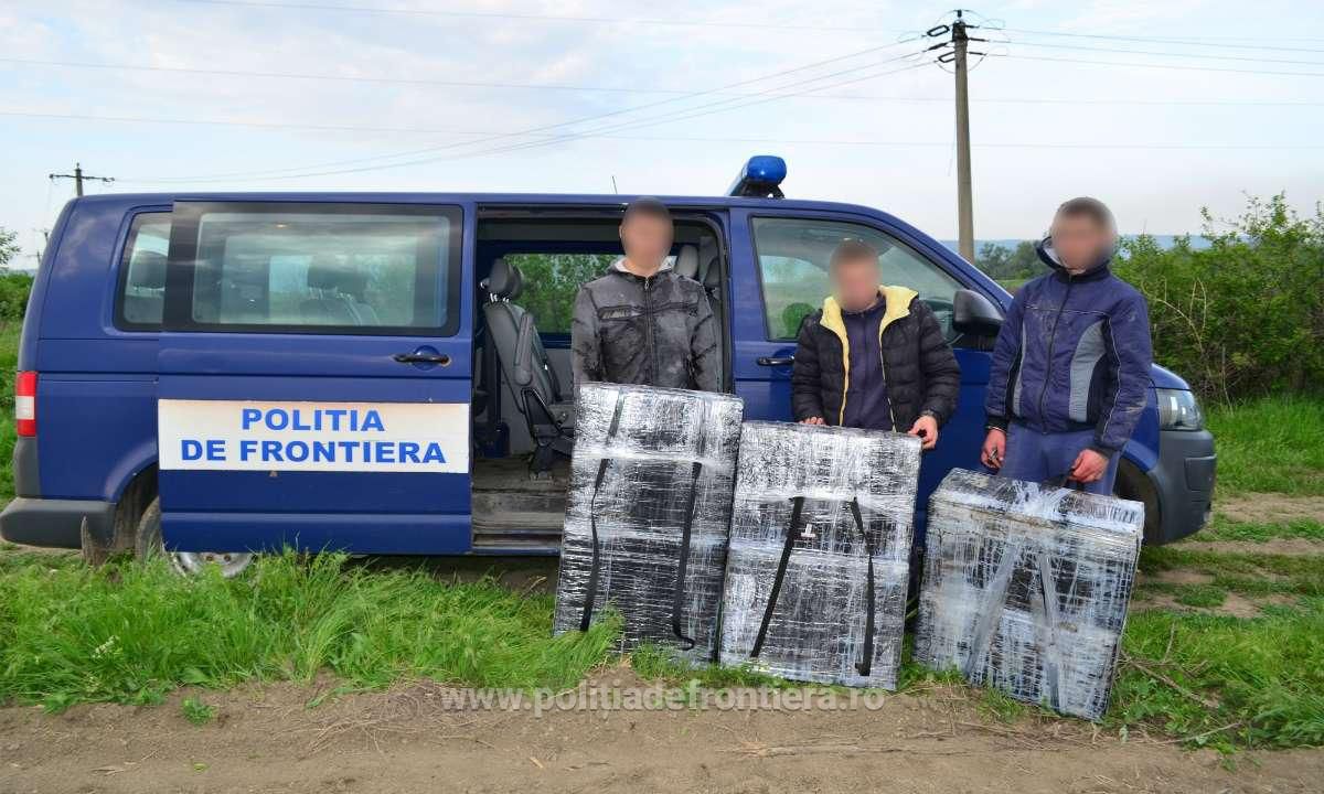 Trei tineri moldoveni au trecut peste râul Prut mii de pachete de țigări