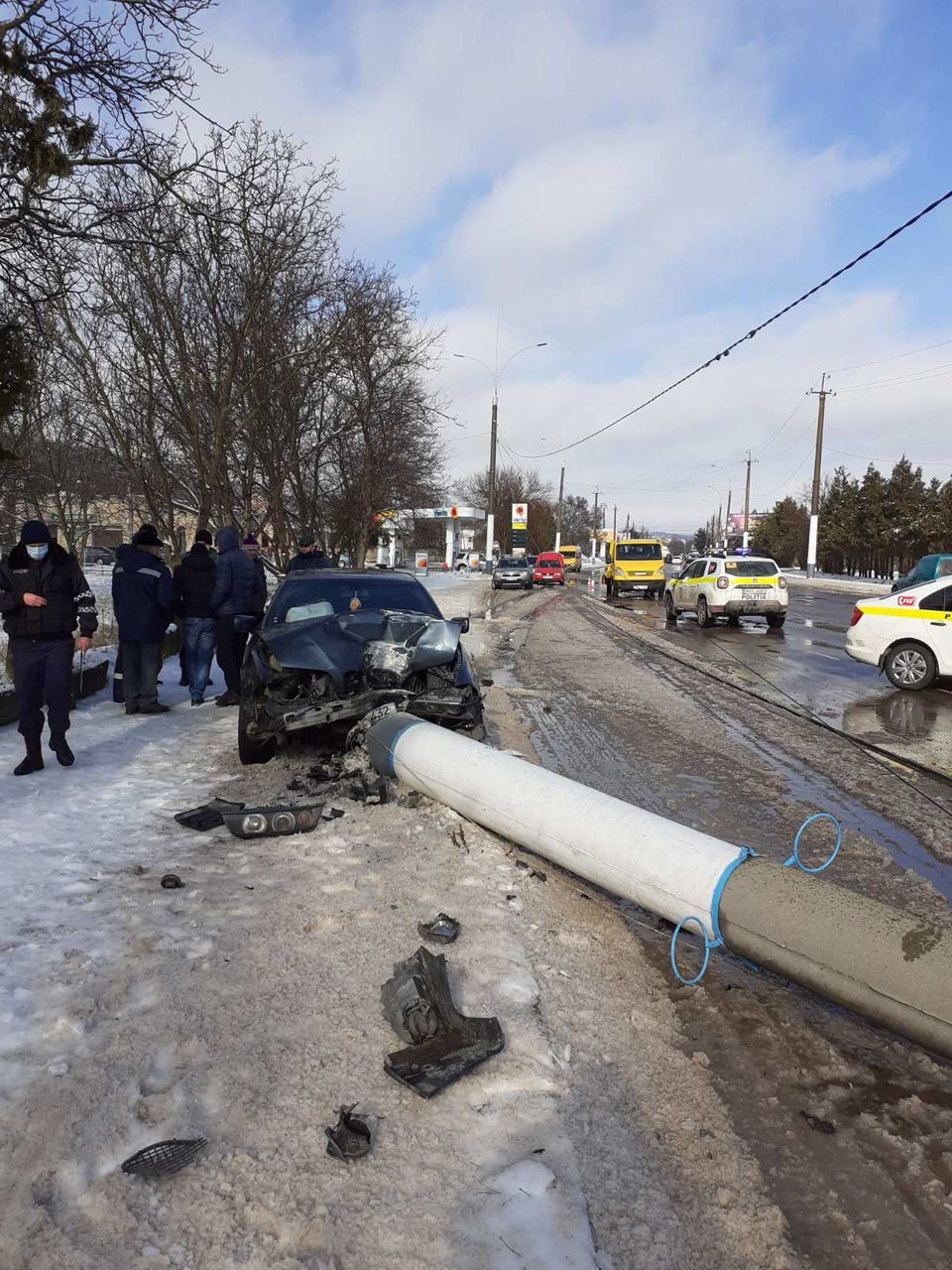 В Сороках водитель BMW снес столб