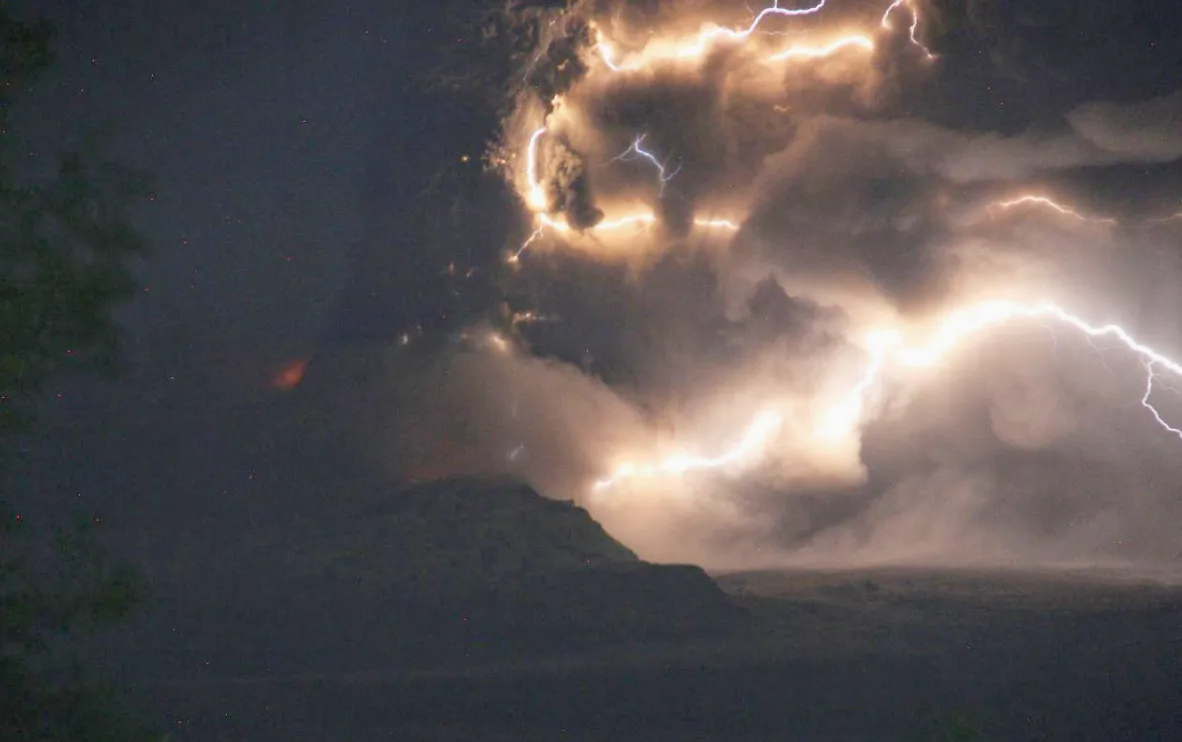 Un cutremur cu magnitudinea 7,0 s-a produs în Kamchatka. Un vulcan a erupt