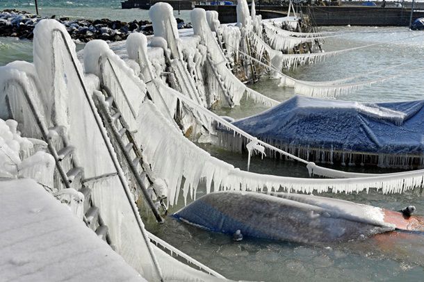 Швейцария из-за морозов покрылась льдом